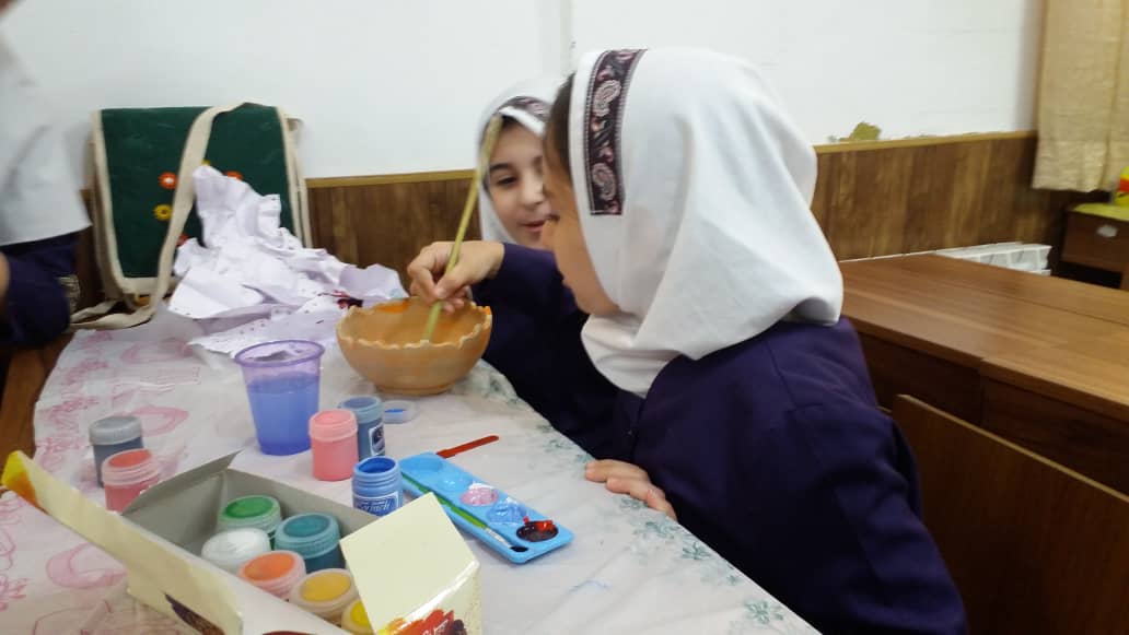 روزهای پایانی سال تحصیلی با سفالگری هنرمندان چهارم «الف»